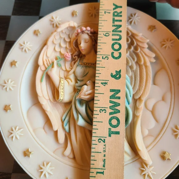 Versace Angelic Plate with Gold and Cream Accents - Picture 4 of 8